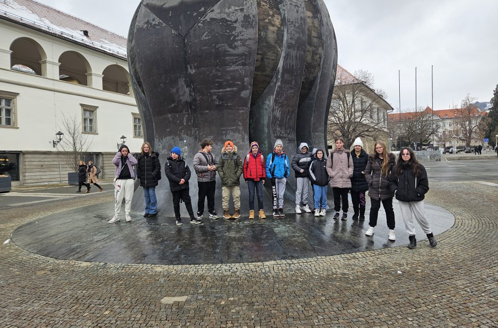 Učenci na izletu v Mariboru – obisk Muzeja narodne osvoboditve